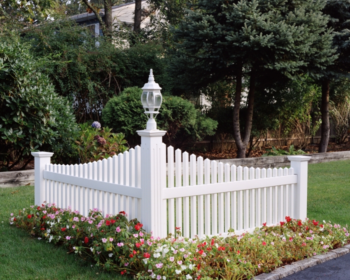 PVC Driveway Accent W. Fluted Post and Optional Light