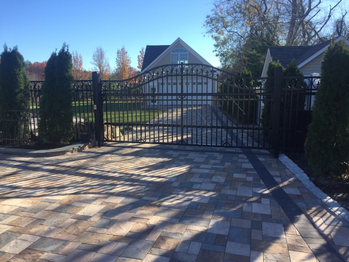 Arched Ornamental Iron Cantilever Slide Gate with Flor-de-lis