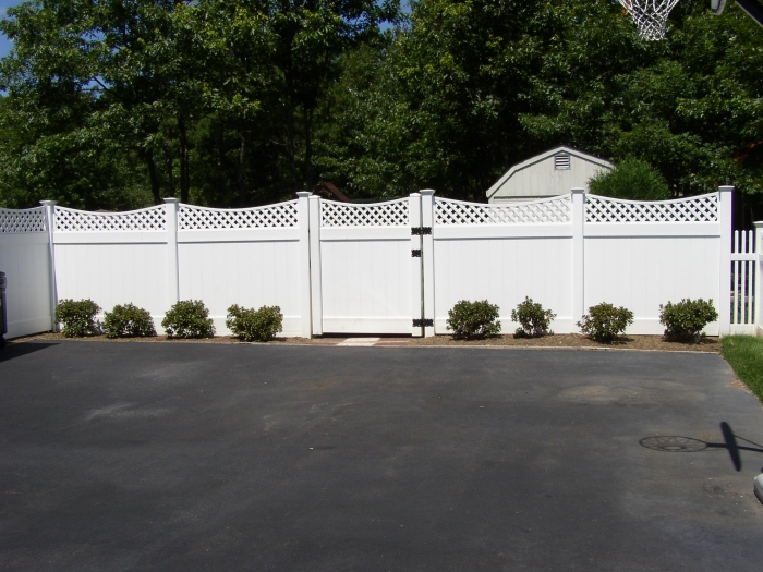 Lattice Top PVC Fence - Scalloped