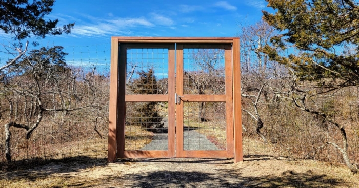 Mahogany Double Gate with Stainless Steel Wire Mesh and Hydraulic Self-Closers